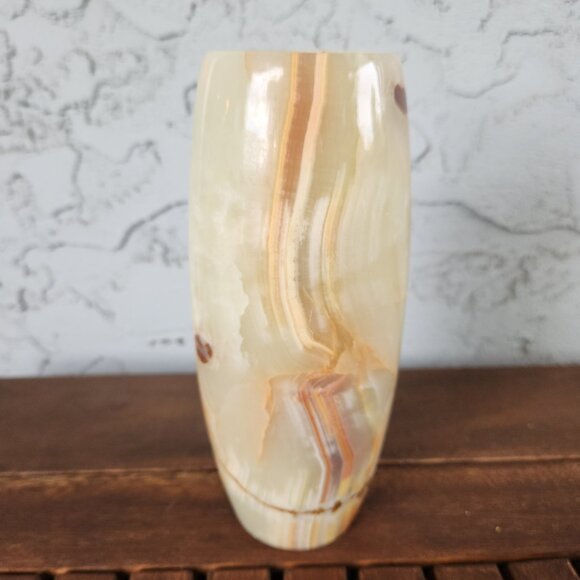 Elegant Natural Onyx Stone Vase 7.3” Polished Multicolor Cream & Amber Veins - Picture 3 of 7